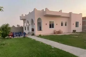 آپارتمان‌های توریست‌ها Green Oasis Villa