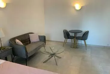 ツーリストアパートメント Lovely Studio Saint Jean Cachan, 20 Minutes From Luxembourg Gardens On Rer B And 350 M From Bagneux
