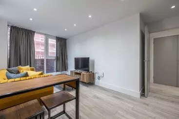 Apartaments turístics Stunning 2 Bed Apartment In Camberley