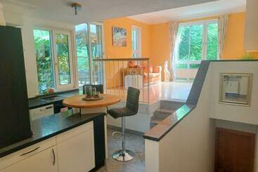 آپارتمان‌های توریست‌ها Exklusive Ferienwohnung Mit Garten   Nähe Messe