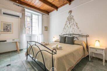 Жильё для туристов La Dama Dei Fiori Apartment