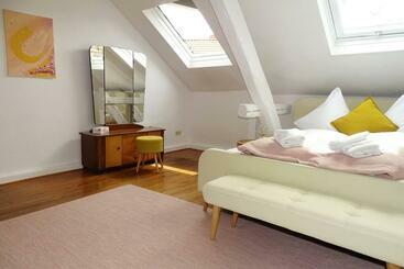 관광객 아파트 Funky Stays Stay Cozy Large Old Town Apartment In Central Location