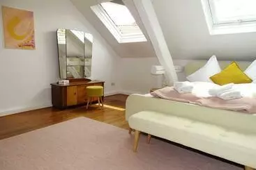 Turistihuoneistot Funky Stays   Stay Cozy   Large Old Town Apartment In Central Location