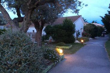 هتل Mas Des Salicornes