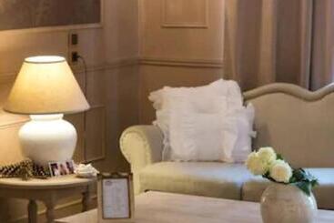 בית מלון כפרי The Originals Boutique, Hôtel De La Balance, Montbéliard