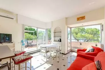 Apartamentos turísticos Altido Flat With Terrace & Sea View