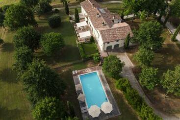 ツーリストアパートメント Villa Colonica Tuori At Tenuta Schifanoia