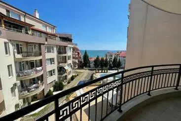 ツーリストアパートメント Cozy 1bd Apartment With A Lovely Sea View