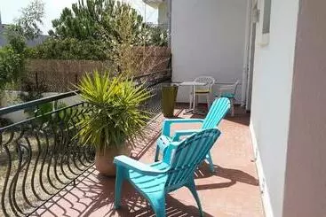 Turistihuoneistot Bel Appartement Avec Grande Terrasse Ensoleillée Et Jardin