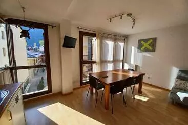 Apartamentos turísticos En El Pleno Centro De Biescas Con Garaje, Ascensor Y Wifi