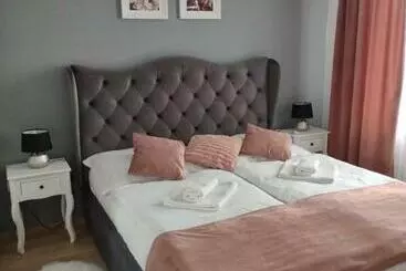 ツーリストアパートメント Karina Apartman