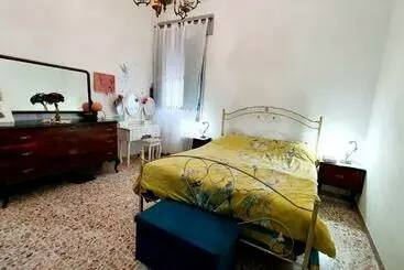Turistlejligheder Casetta Nonna Giacomina 1camera Da Letto E Soggiorno Con Angolo Cottura