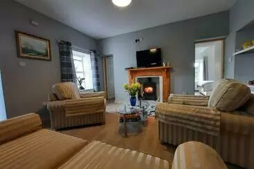 Apartamentos turísticos Conneelys Cottage, Connemara, Clifden, H71y096