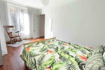 דירות לתיירים Number 22   Le Dorat   Apartment One With Garden & Free Parking