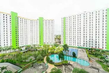 ホテル Redliving Apartemen Green Lake View Ciputat Syafa Property Tower E