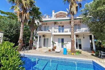 Turistihuoneistot Apartment In A Villa With Pool And Panoramic Views