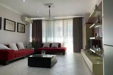 ツーリストアパートメント Laureta Central Apartment