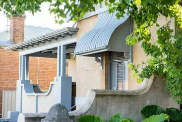 آپارتمان‌های توریست‌ها Cottage On Church