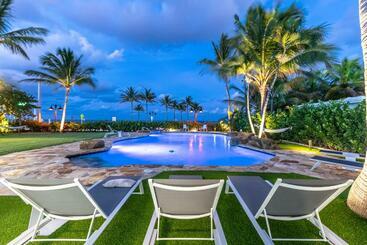 آپارتمان‌های توریست‌ها Private Beachfront Resort Style Home .