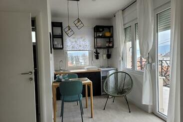 ツーリストアパートメント Kuća Familija