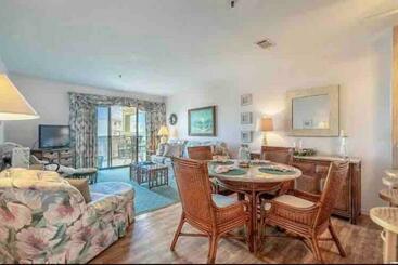 Apartaments turístics Lovely 2 Bedroom Condo With Pool