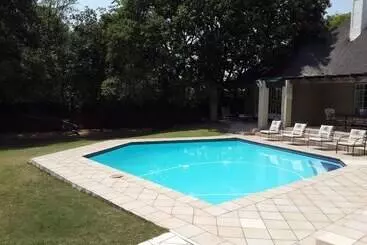 בקתות Thatchfoord Lodge