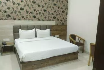 Hotel R D