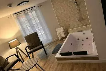 Hotel Magnifique Loft 35m2 Jacuzzi Rvb Night 1