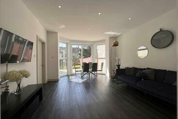 Апарт-отель Star London Finchley Road 3 Bed Oasis With Garden