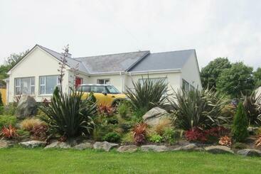 민박 Straleel South