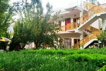 ペンション Kharchung Guest House