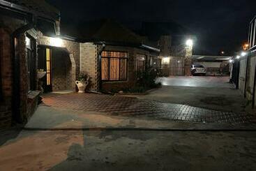 ベッドアンドブレックファースト Sikhula Sonke Guest House