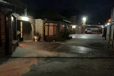 ベッドアンドブレックファースト Sikhula Sonke Guest House