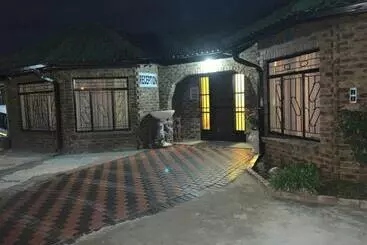 Bed & Breakfast Sikhula Sonke Guest House