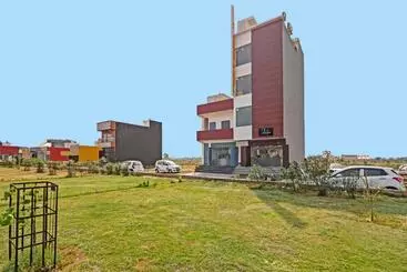 Hotel Capital O 89538 The Royal Orbit