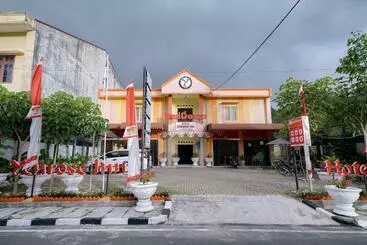 Hotelli Reddoorz Plus @ Jalan Fl Lumban Tobing Sibolga