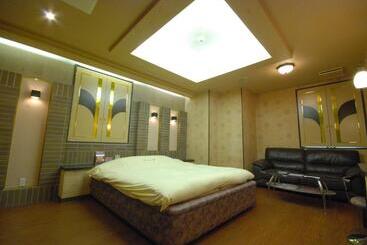 هتل Will Ex 大高