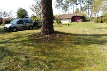 Turistlägenheter Maison Confortable Avec Terrasse En Bois Au Calme Sans Vis à Vis , 2 Chambres, Sur Un Parc De 4000m2
