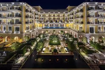 هتل Regent Porto Montenegro & Residences
