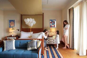 هتل Regent Porto Montenegro & Residences