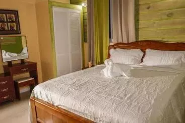 تختخواب و صبحانه Incognito Culture Rooms