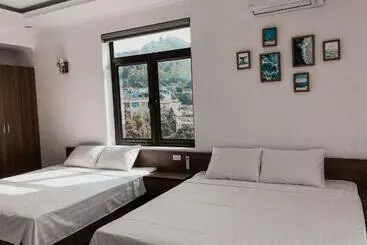 تختخواب و صبحانه Lệ Thủy Motel