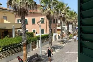 ペンション Bed And Parking Cecina Rooms