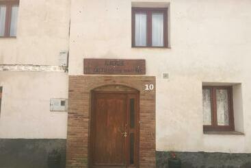 הוסטל El Castillo De Moratinos