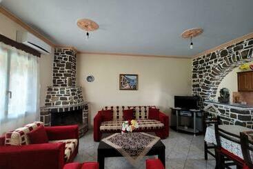 Pensiune Petrefi Apartments