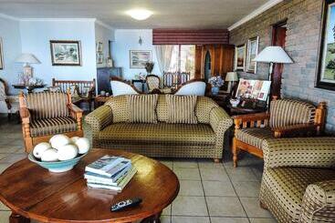 펜션 Amzee Bokmakierie Guest House