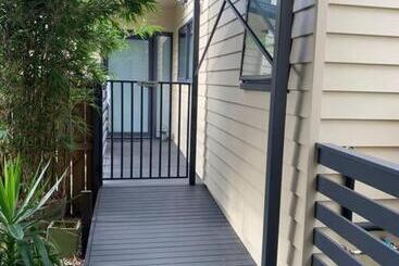 Apartaments turístics North Hobart, Tranquil Retreat, No Stairs, Access