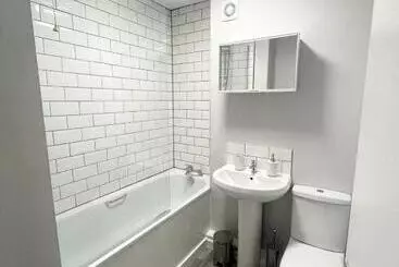 Turistihuoneistot Best Price! Wonderful 2 Bedroom, 2 Superkings Or 4 Singles, Fantastic Location & Free Parking!