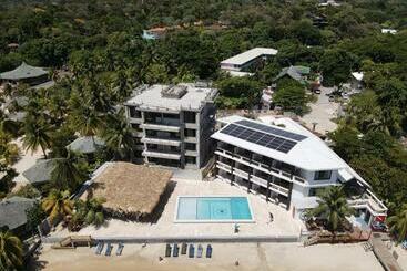בית מלון כפרי Brisas Del Mar Beach + Dive Resort