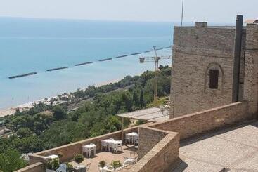 هتل Castello Solo Pernotto